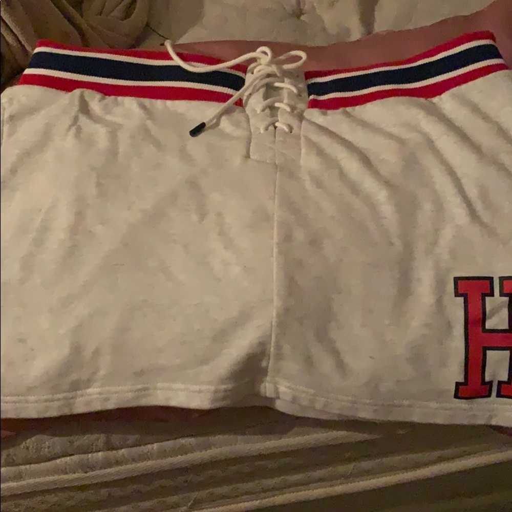 Tommy mini skirt!